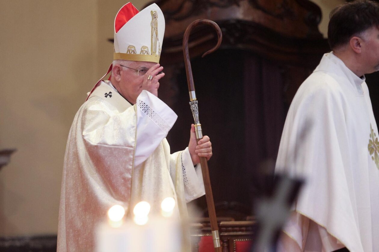 Rijeka: Riječki nadbiskup Mate Uzinić predvodio je uskršnje liturgijsko slavlje u katedrali sv. Vida