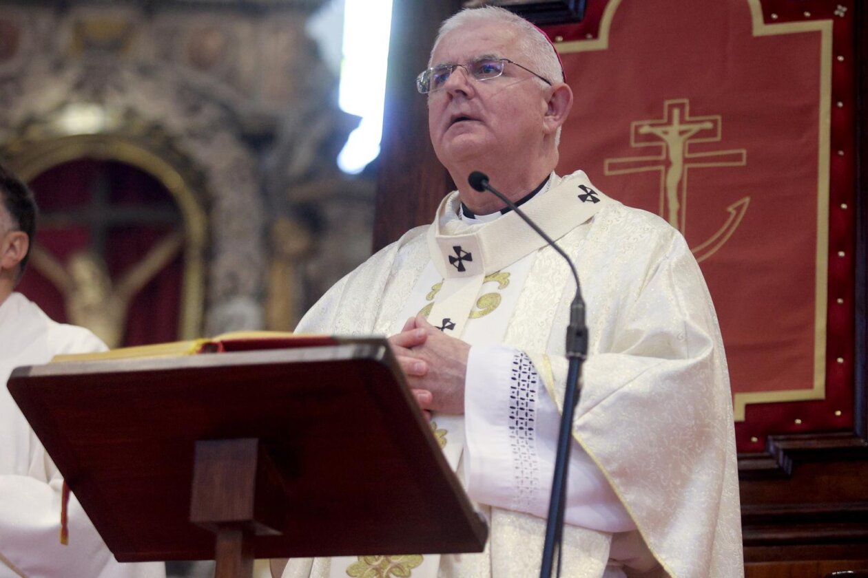 Rijeka: Riječki nadbiskup Mate Uzinić predvodio je uskršnje liturgijsko slavlje u katedrali sv. Vida