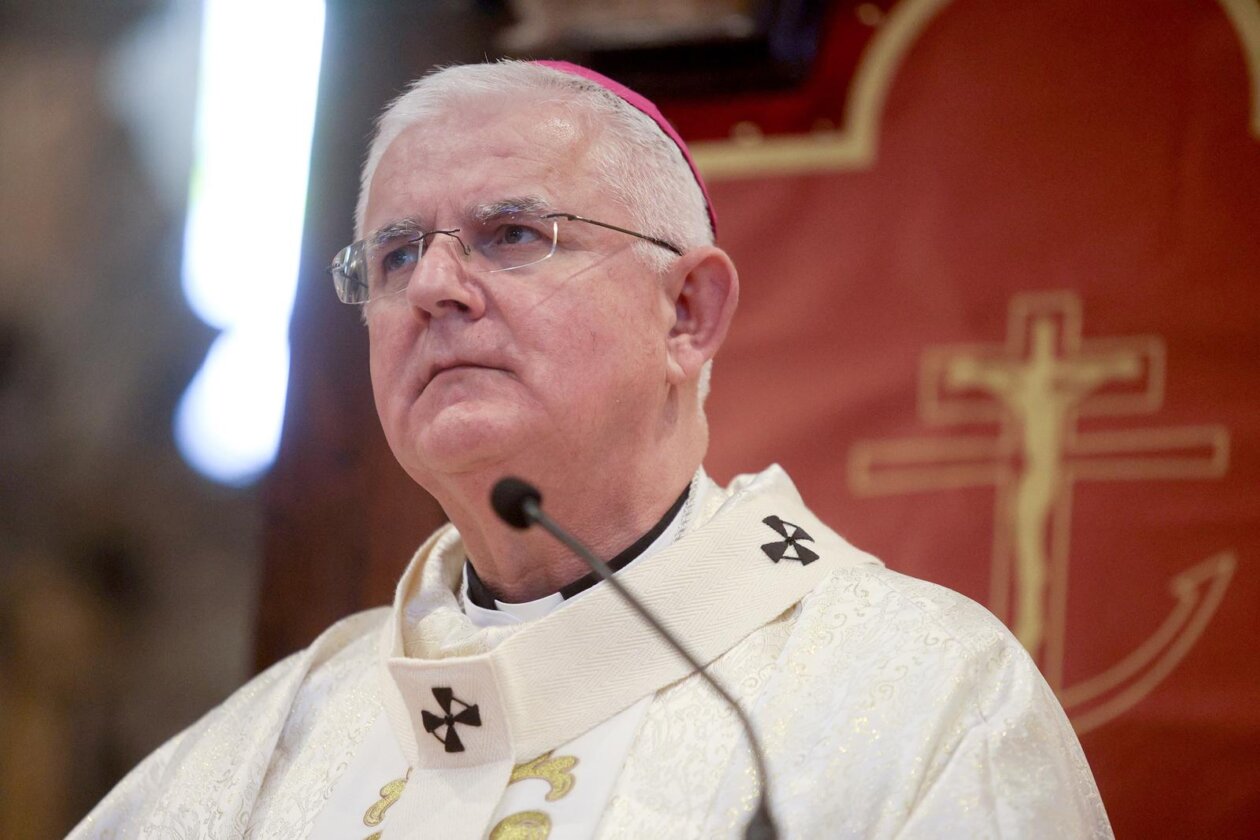 Rijeka: Riječki nadbiskup Mate Uzinić predvodio je uskršnje liturgijsko slavlje u katedrali sv. Vida