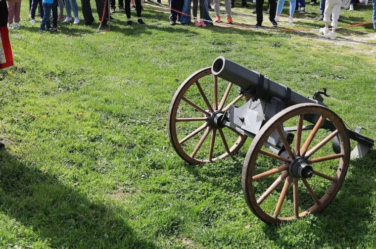 Stoljećima stara tradicija pucanja iz kubura na Uskrsni ponedjeljak u Velikom Taboru Stoljećima stara tradicija pucanja iz kubura na Uskrsni ponedjeljak u Velikom Taboru