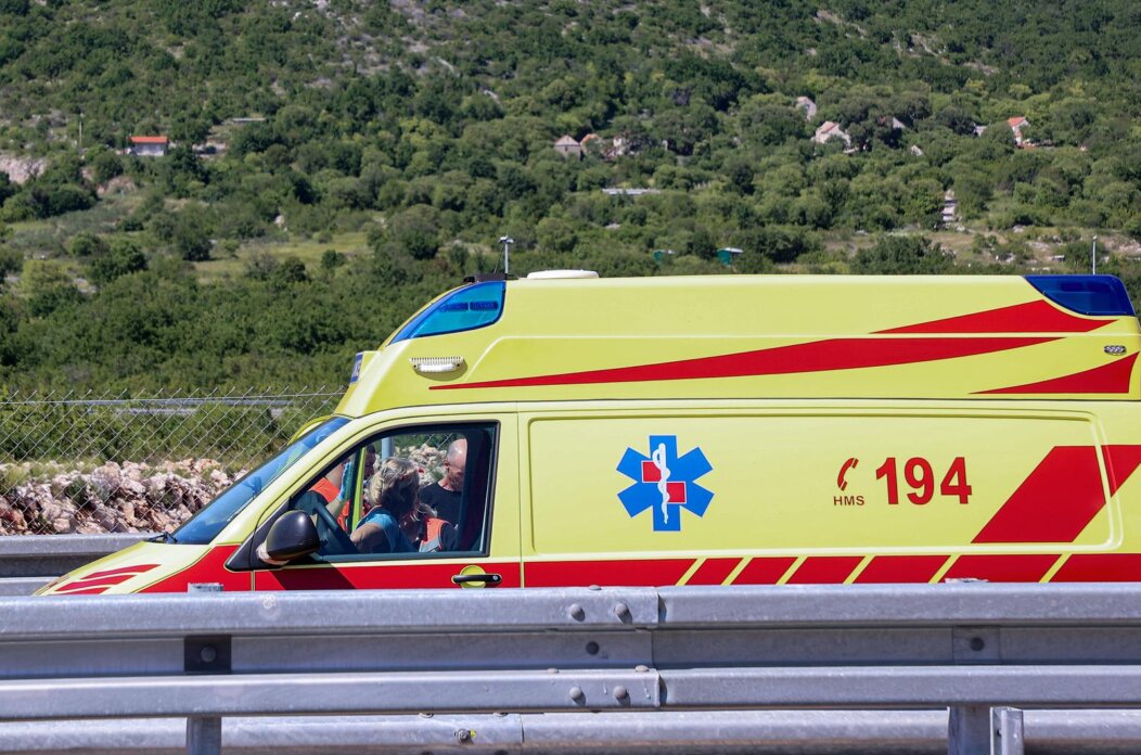 Sudar dva autobusa na A1 u blizini izlaza Vučevica u smjeru Zagreba Sudar dva autobusa na A1 u blizini izlaza Vučevica u smjeru Zagreba