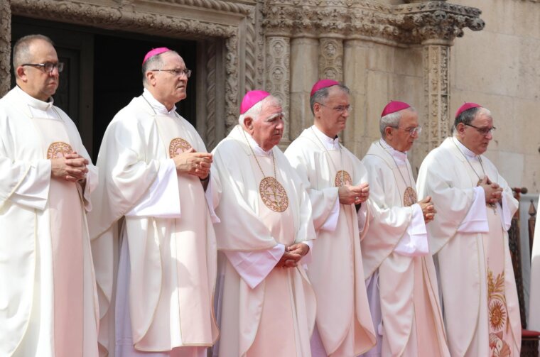 Procesija i Sveta Misa povodom blagdana sv Mihovila, zaštitnika grada Šibenika Procesija i Sveta Misa povodom blagdana sv Mihovila, zaštitnika grada Šibenika