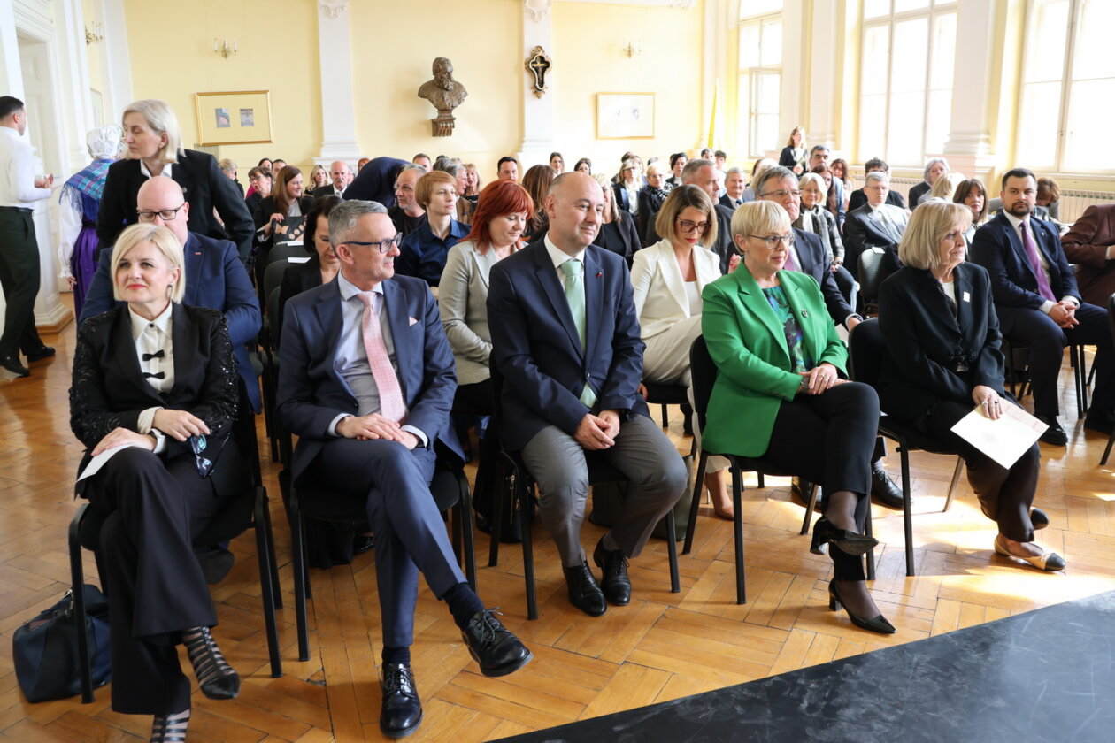 Slovenska-predsjednica-u-Susackoj-gimnaziji-3 Slovenska-predsjednica-u-Susackoj-gimnaziji-3