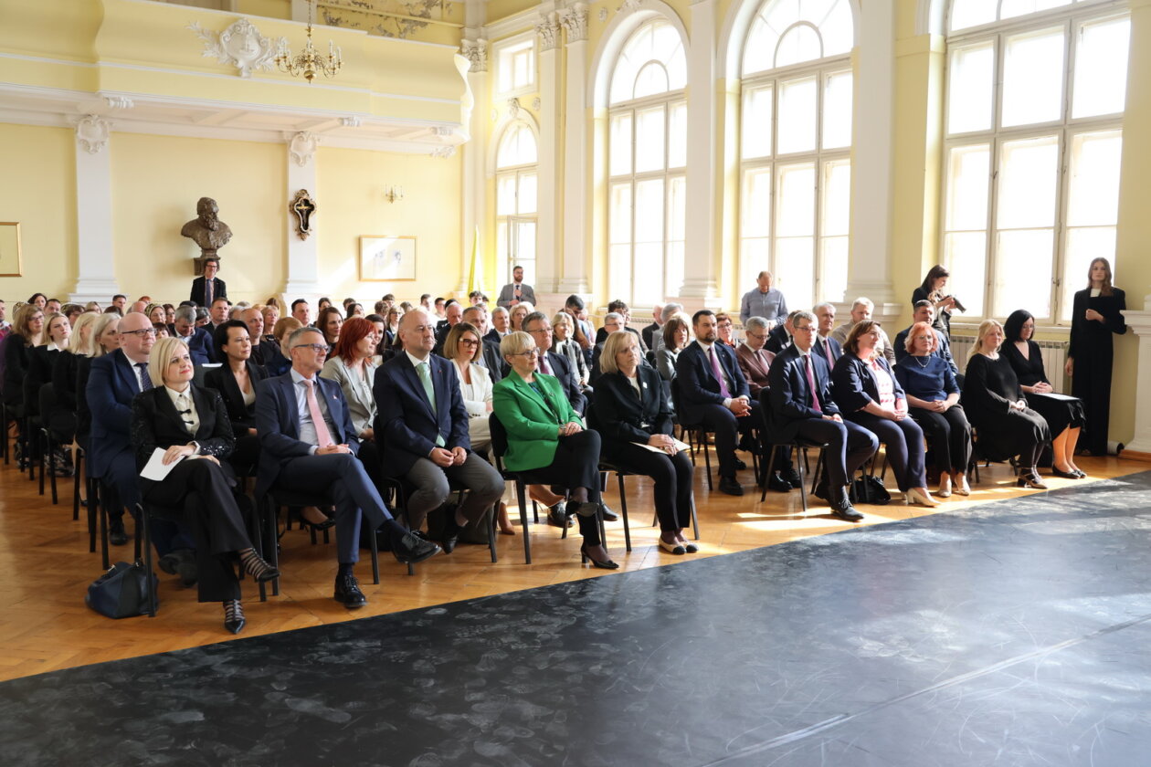 Slovenska-predsjednica-u-Susackoj-gimnaziji-4 Slovenska-predsjednica-u-Susackoj-gimnaziji-4