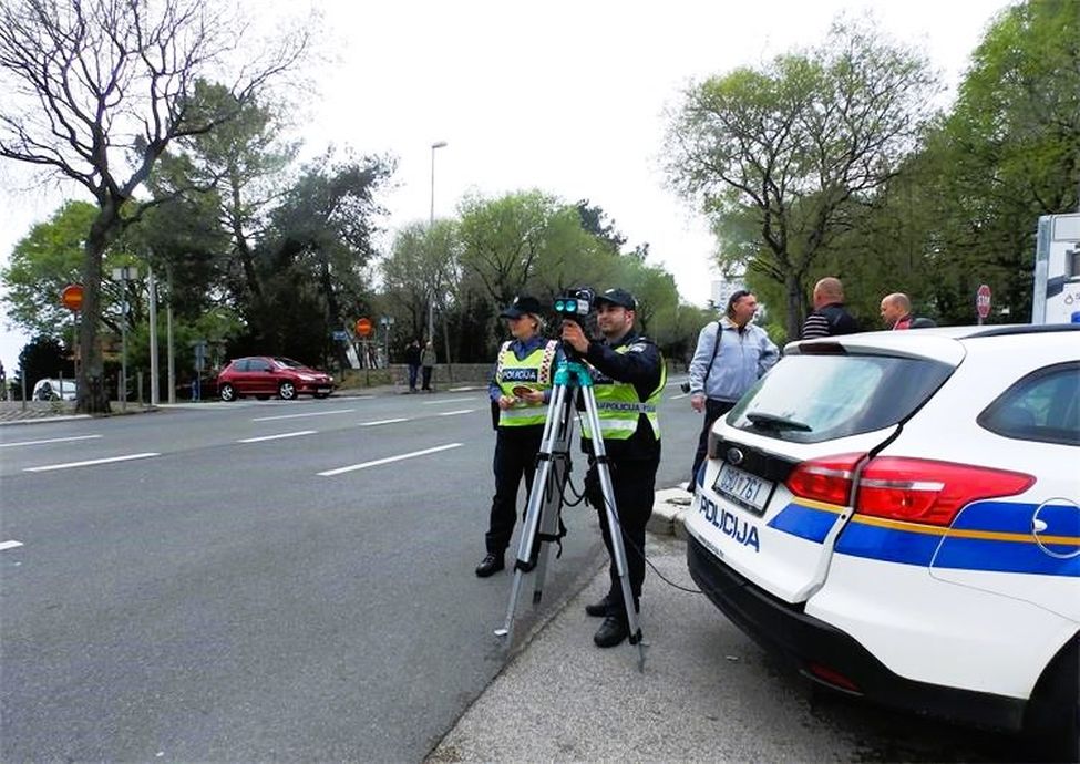 nadzor brzine radar policija