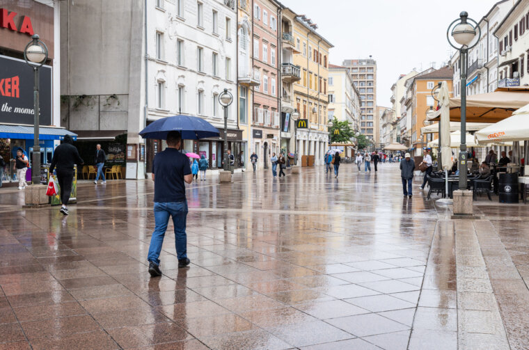 Ilustrativna kiša Rijeka korzo-5178 Ilustrativna kiša Rijeka korzo-5178