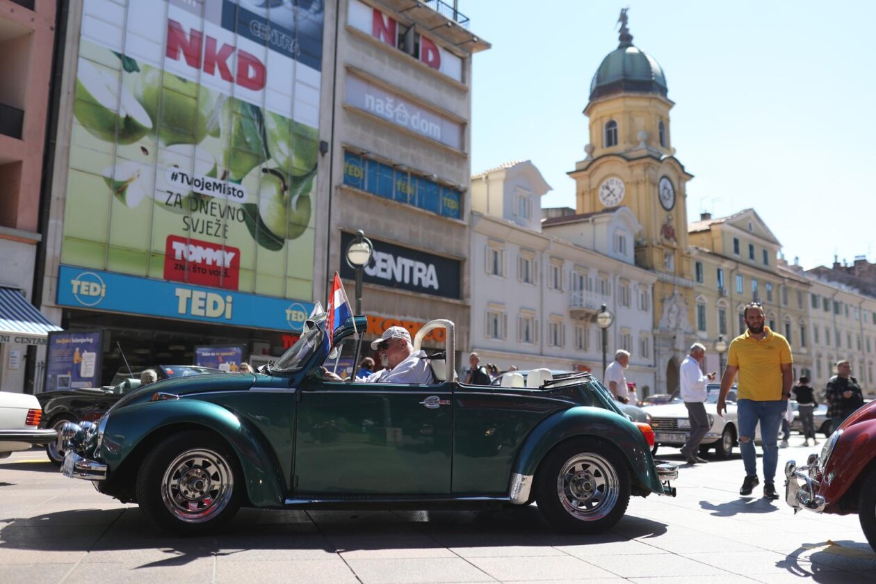 30. Oldtimer rally Rijeka: 140 vozila startalo s Korza 30. Oldtimer rally Rijeka: 140 vozila startalo s Korza