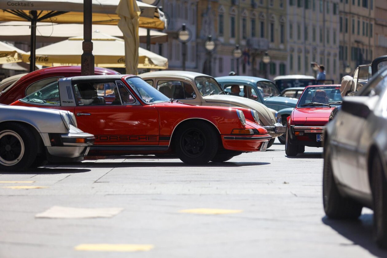30. Oldtimer rally Rijeka: 140 vozila startalo s Korza 30. Oldtimer rally Rijeka: 140 vozila startalo s Korza