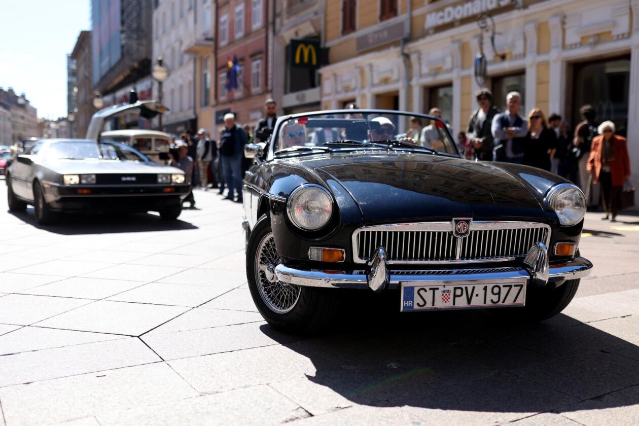 30. Oldtimer rally Rijeka: 140 vozila startalo s Korza 30. Oldtimer rally Rijeka: 140 vozila startalo s Korza