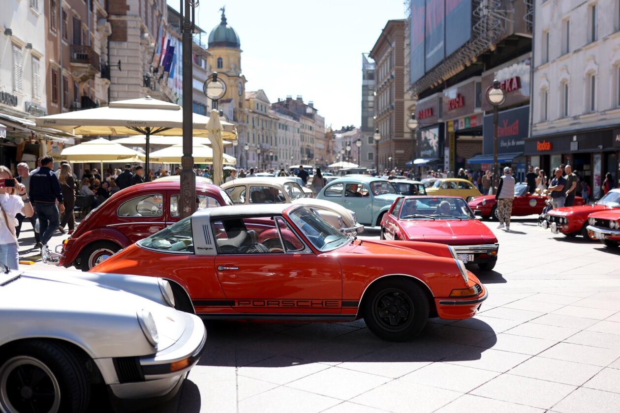 30. Oldtimer rally Rijeka: 140 vozila startalo s Korza 30. Oldtimer rally Rijeka: 140 vozila startalo s Korza