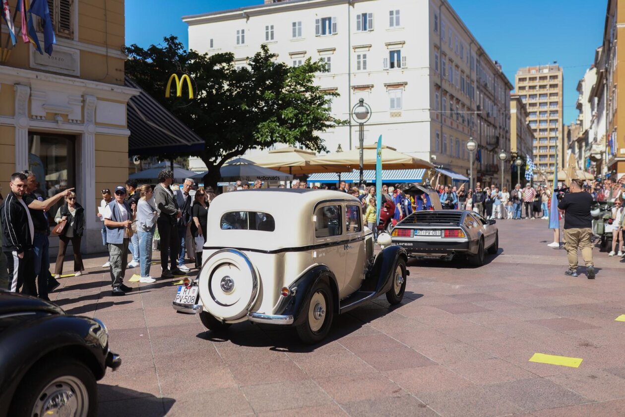 30. Oldtimer rally Rijeka: 140 vozila startalo s Korza 30. Oldtimer rally Rijeka: 140 vozila startalo s Korza