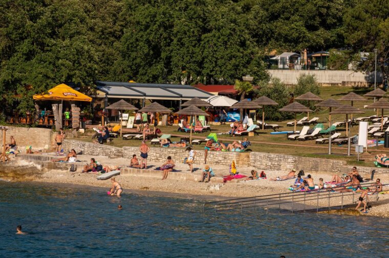 Vrsar je malo ribarsko i turističko mjesto Vrsar je malo ribarsko i turističko mjesto