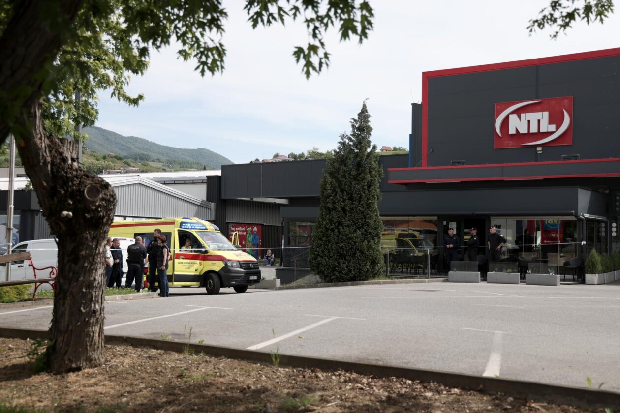 Krapina: U pucnjavi u kafiću ubijen policajac Krapina: U pucnjavi u kafiću ubijen policajac