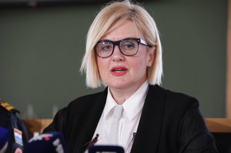 Rijeka: Gradonačelnica Iva Rinčić i predstavnici JVP Rijeka potpisali kolektivni ugovor Rijeka: Gradonačelnica Iva Rinčić i predstavnici JVP Rijeka potpisali kolektivni ugovor