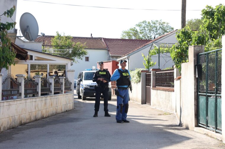 U Drnišu muškarac ubio dostavljača U Drnišu muškarac ubio dostavljača