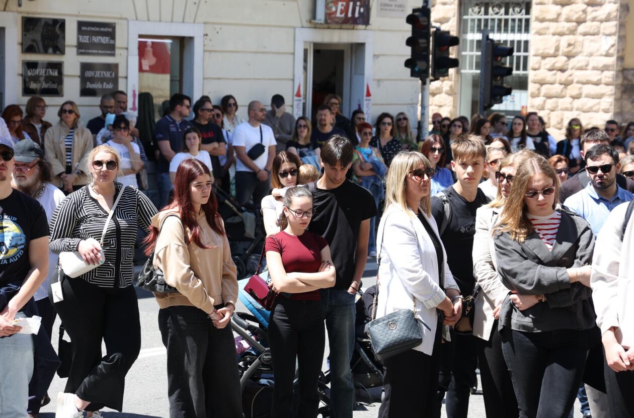 ibenik: Tihi prosvjed “19 minuta utnje za Luku” ibenik: Tihi prosvjed “19 minuta utnje za Luku”