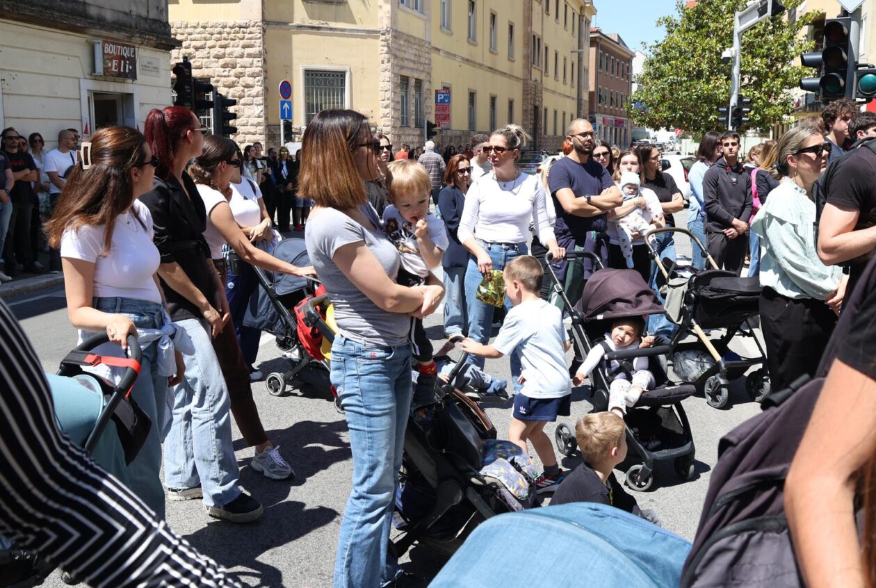 ibenik: Tihi prosvjed “19 minuta utnje za Luku” ibenik: Tihi prosvjed “19 minuta utnje za Luku”