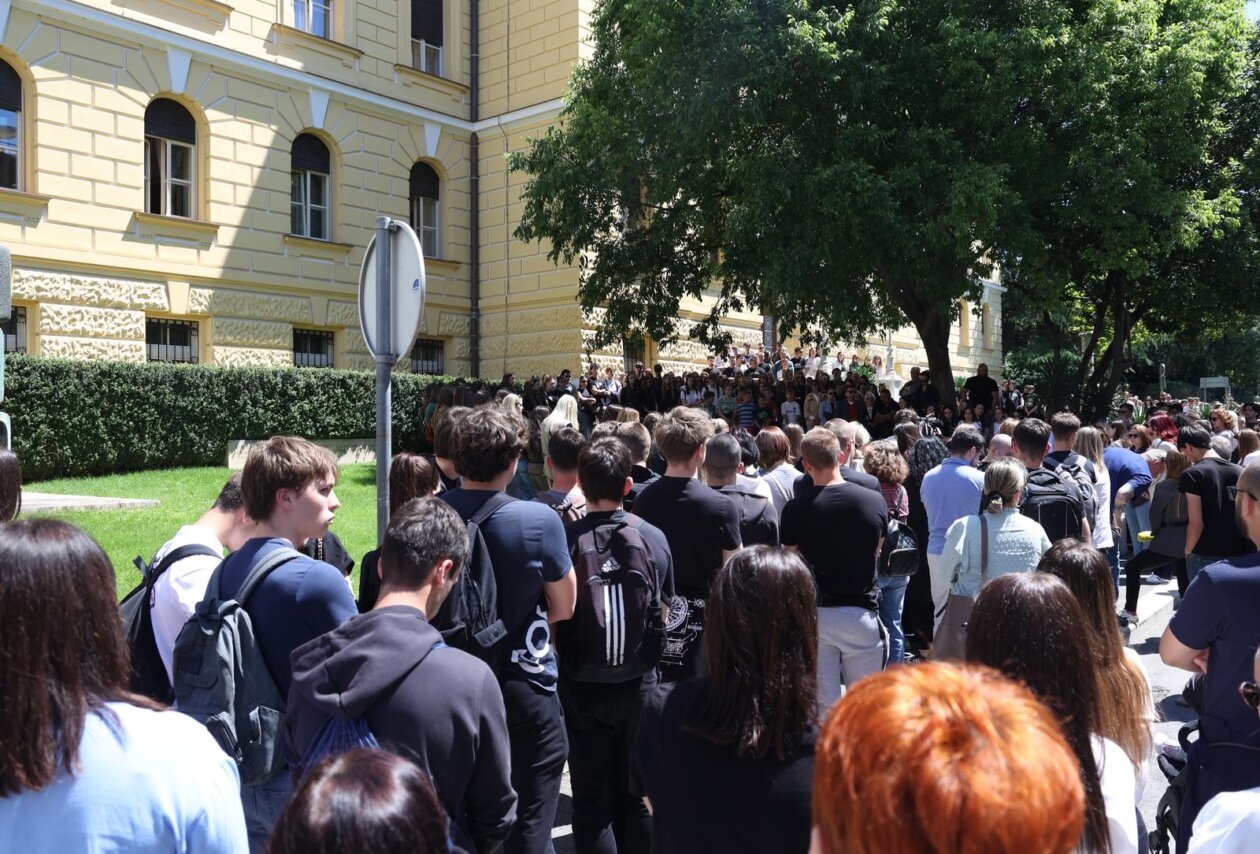 ibenik: Tihi prosvjed “19 minuta utnje za Luku” ibenik: Tihi prosvjed “19 minuta utnje za Luku”
