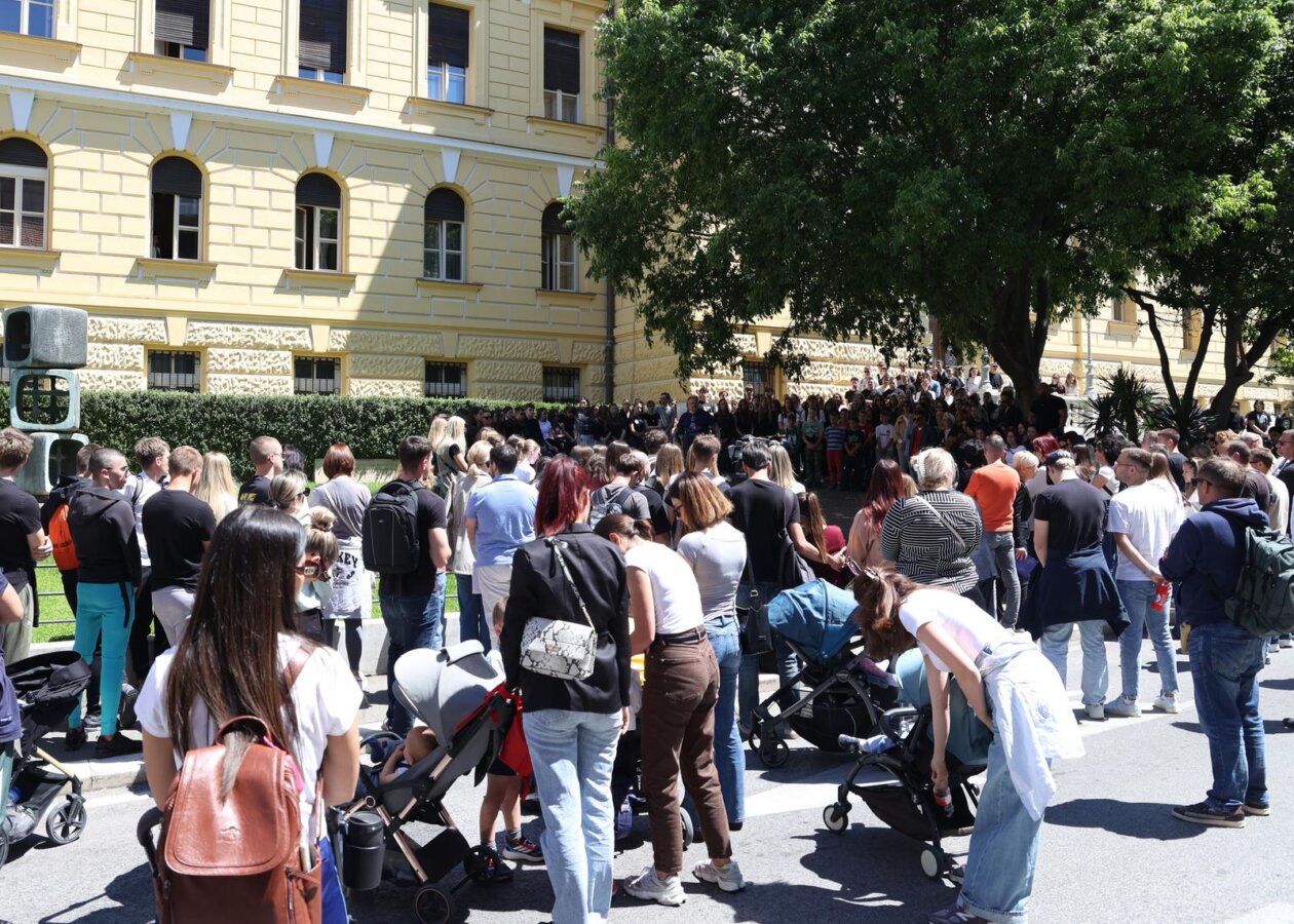 ibenik: Tihi prosvjed “19 minuta utnje za Luku” ibenik: Tihi prosvjed “19 minuta utnje za Luku”