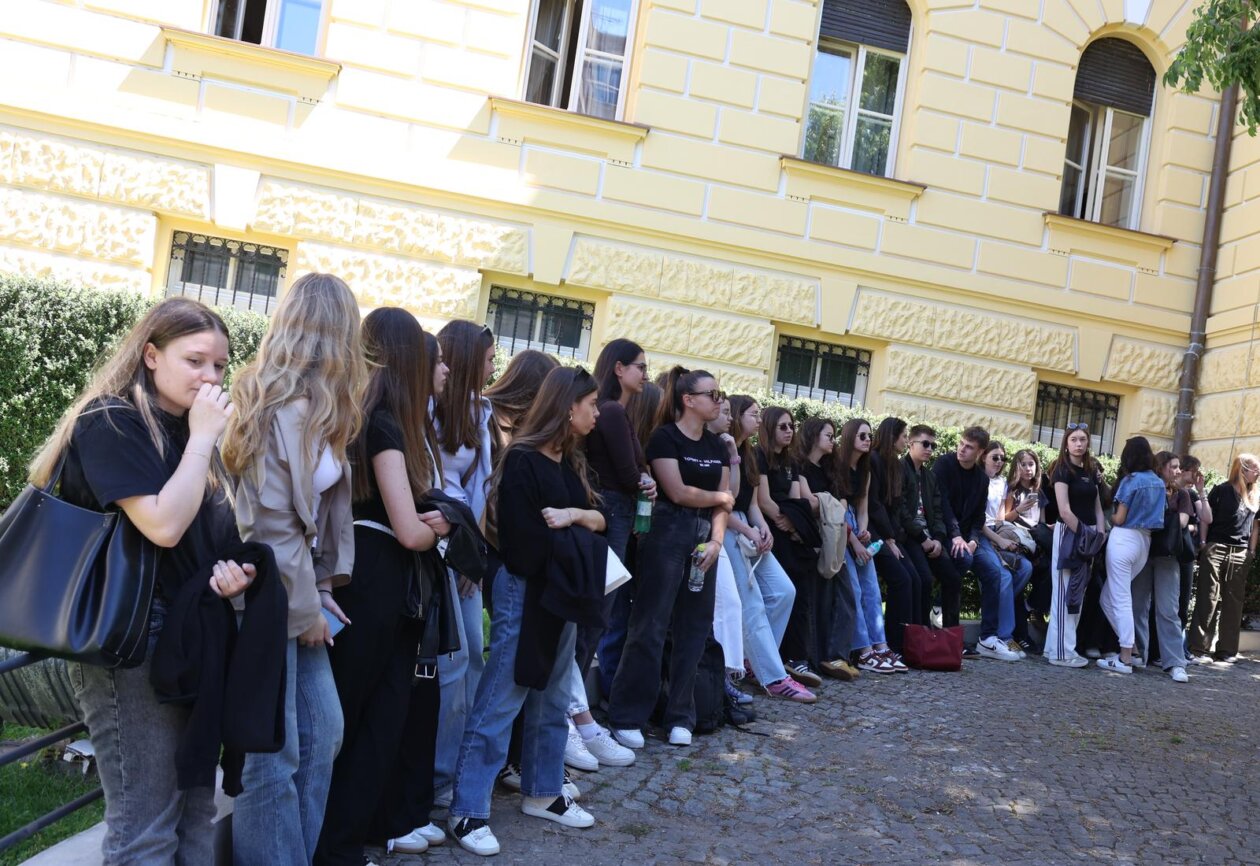 ibenik: Tihi prosvjed “19 minuta utnje za Luku” ibenik: Tihi prosvjed “19 minuta utnje za Luku”