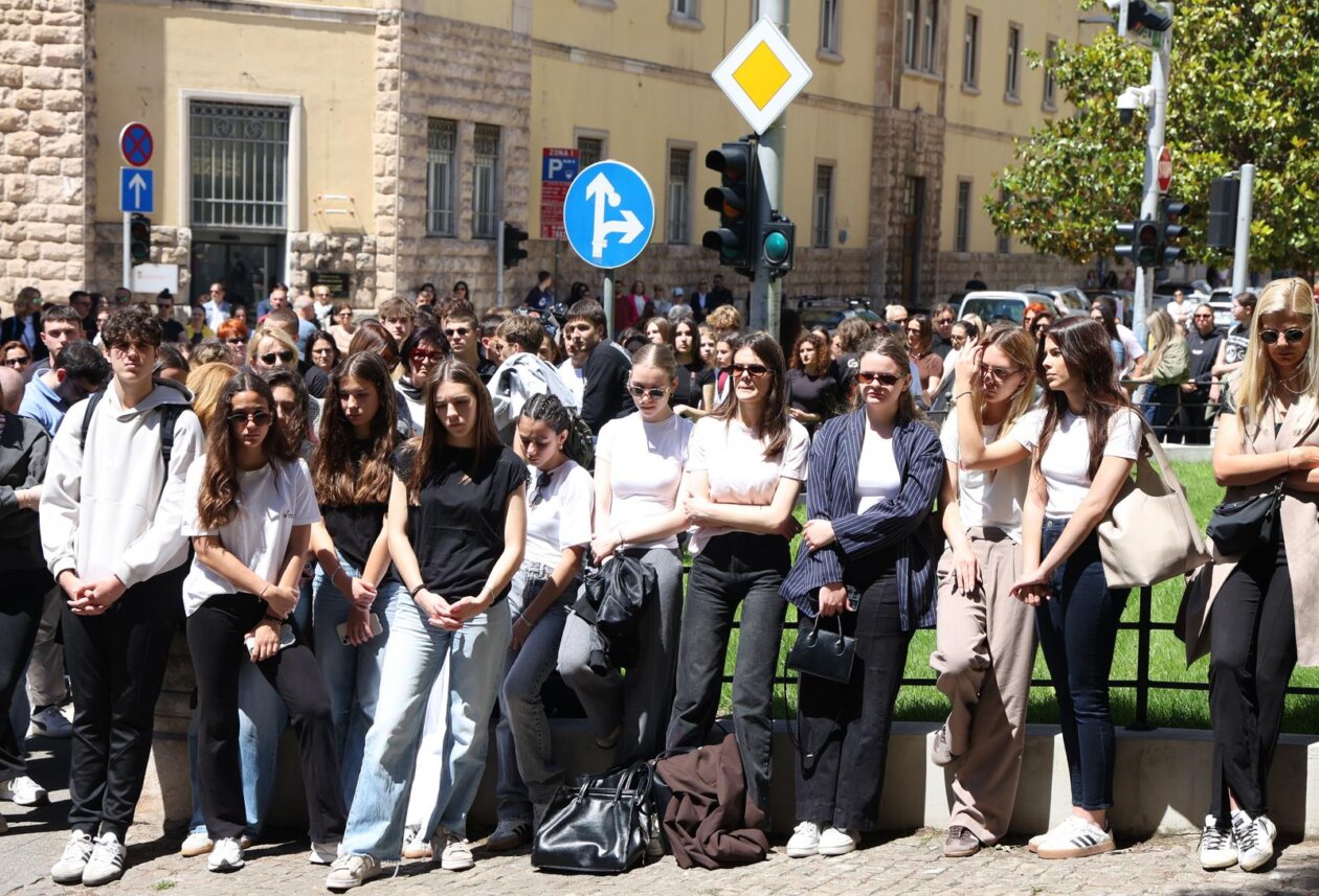 ibenik: Tihi prosvjed “19 minuta utnje za Luku” ibenik: Tihi prosvjed “19 minuta utnje za Luku”