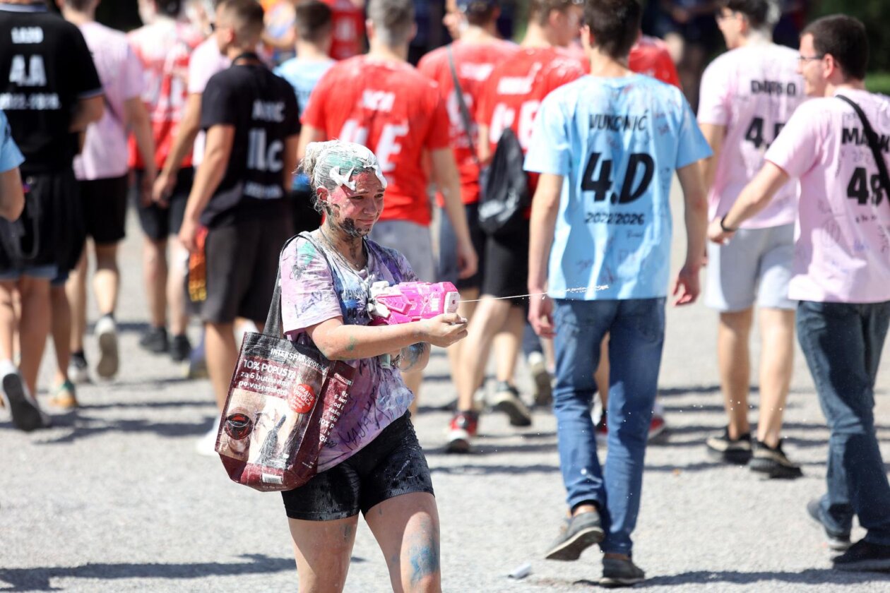 Rijeka: Maturanti proslavili zadnji dan škole Rijeka: Maturanti proslavili zadnji dan škole