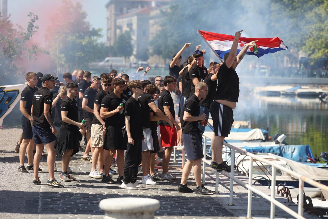 Rijeka: Maturanti proslavili zadnji dan škole Rijeka: Maturanti proslavili zadnji dan škole