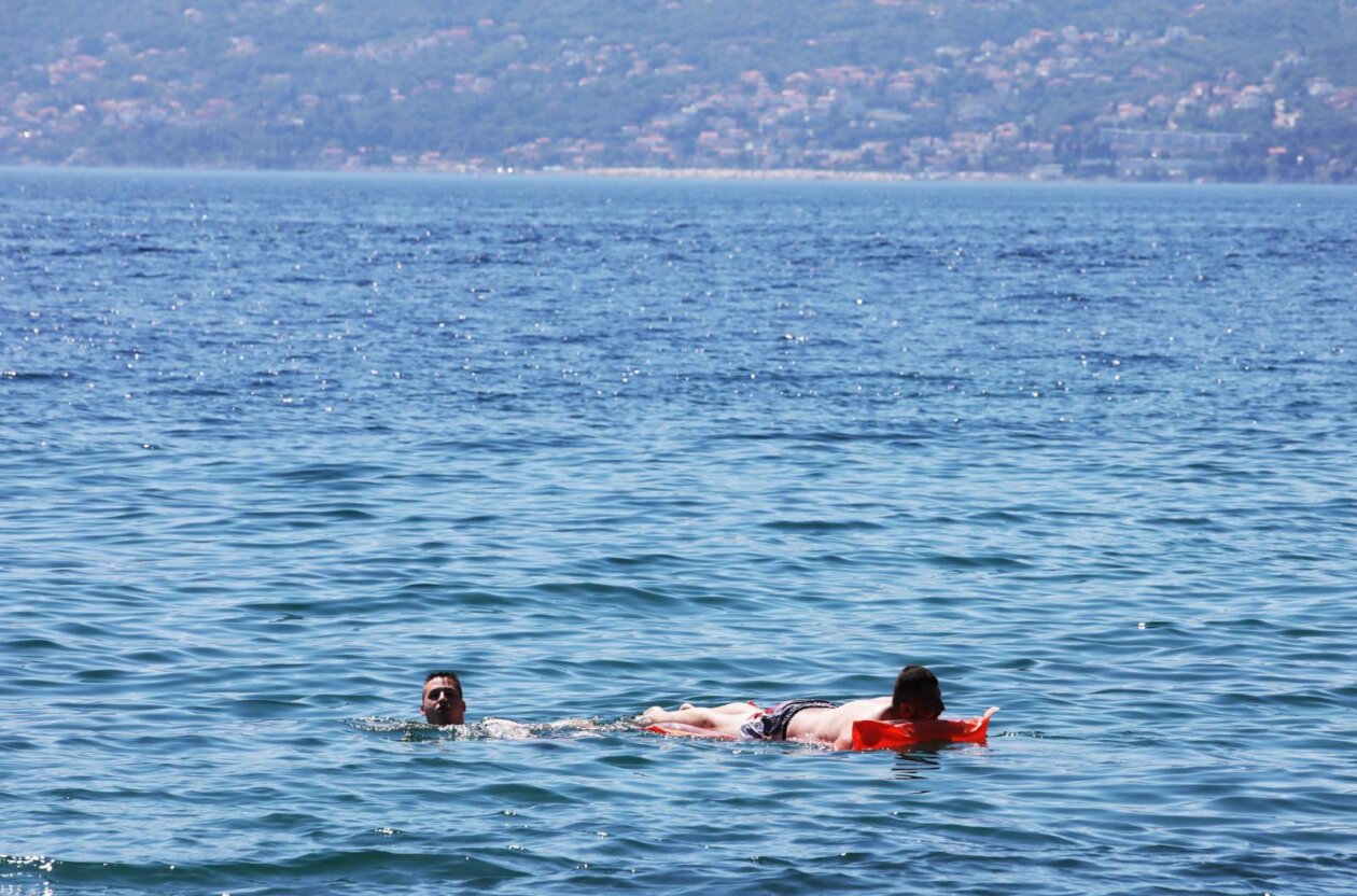 Rijeka: Kupači na gradskoj plaži na Kantridi.