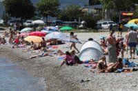 Rijeka: Kupači na gradskoj plaži na Kantridi.