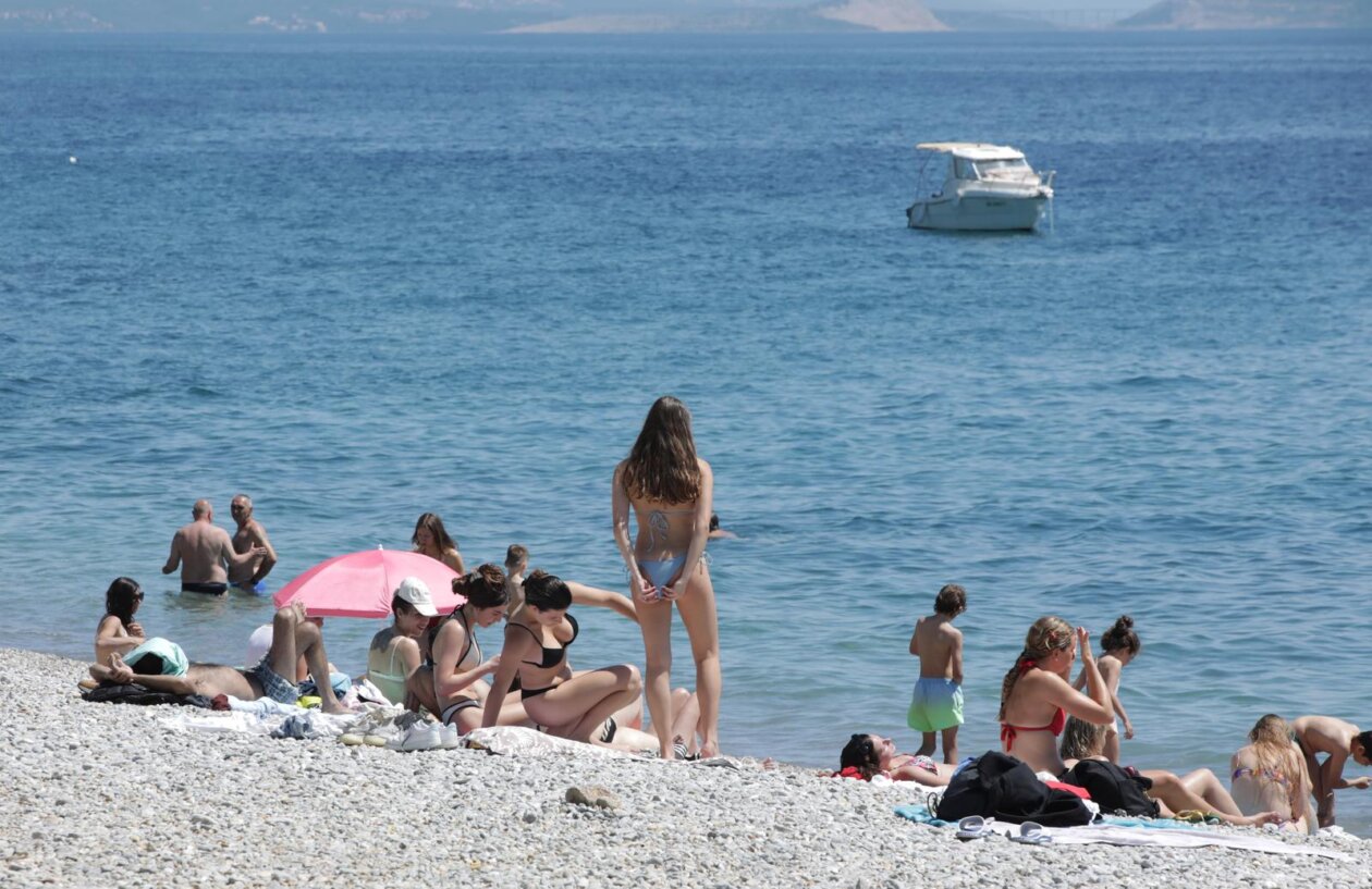 Rijeka: Kupači na gradskoj plaži na Kantridi.