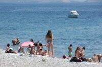 Rijeka: Kupači na gradskoj plaži na Kantridi.