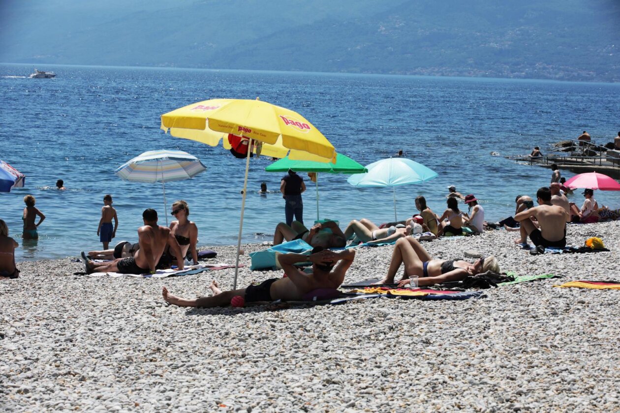 Rijeka: Kupači na gradskoj plaži na Kantridi.