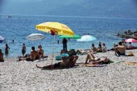 Rijeka: Kupači na gradskoj plaži na Kantridi.