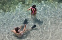 Rijeka: Ljudi uživaju u sunčanju i kupanju na plaži Rijeka: Ljudi uživaju u sunčanju i kupanju na plaži