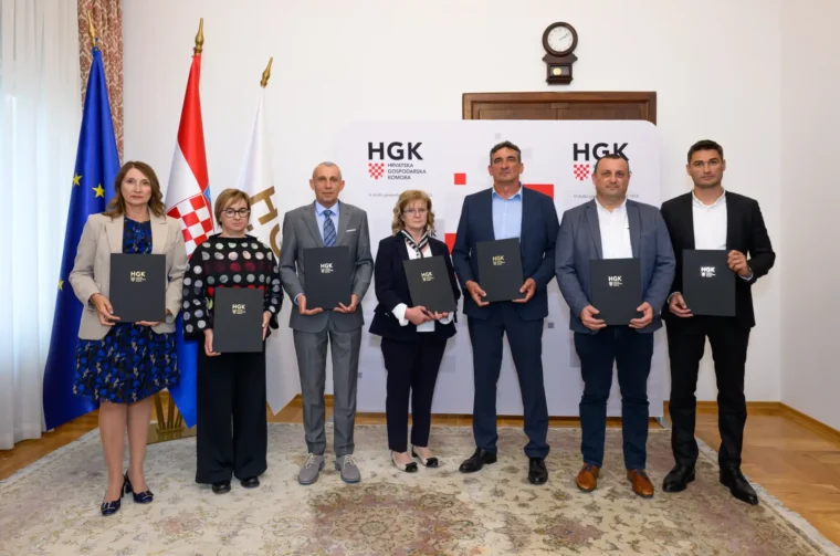 grupna-foto-dobitnici6a07198bcdc51-2048×1366