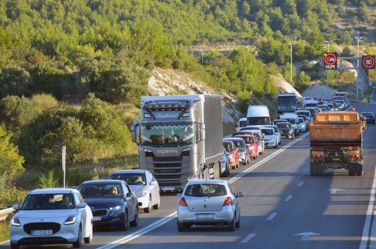 ibenik: Zbog radova na ?voru Mandalina dolo je do velike guve u prometu