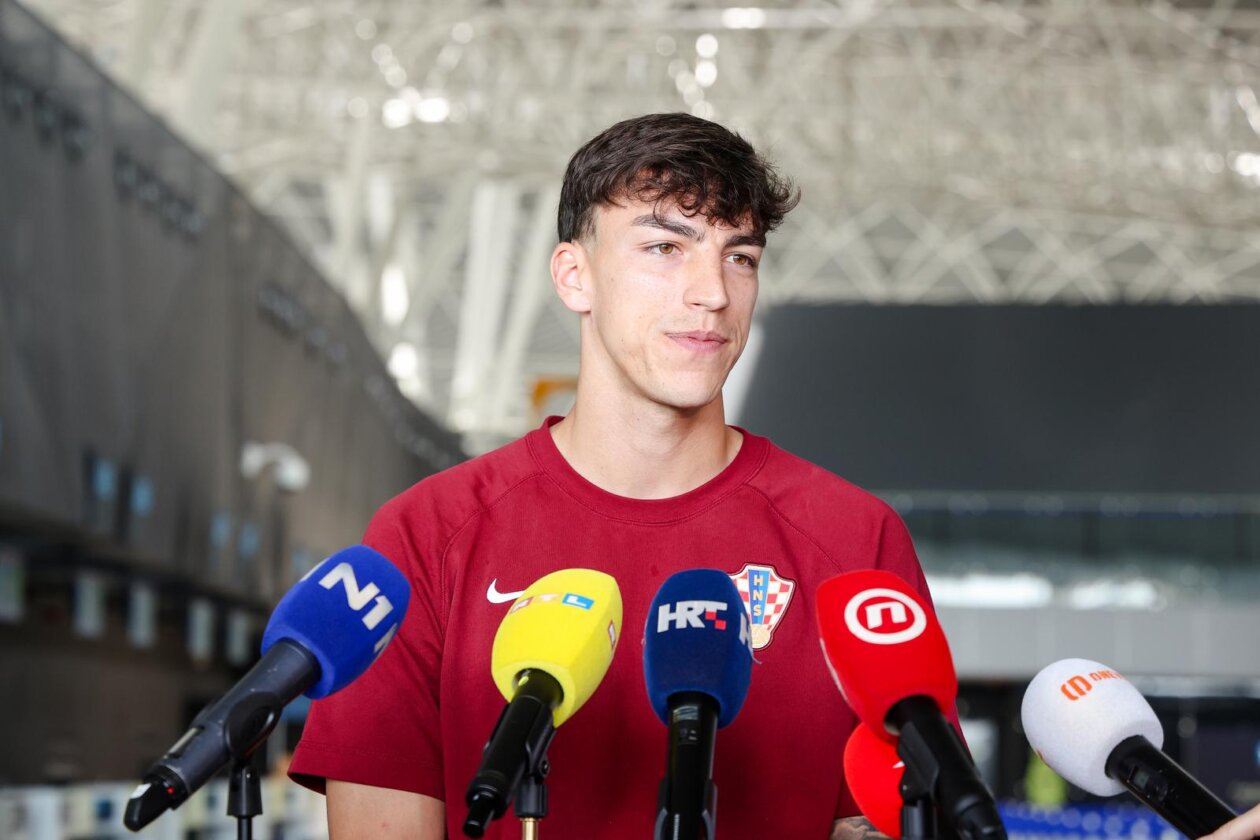 Odlazak Hrvatske nogometne reprezentacije u Ameriku na Svjetsko prvenstvo Odlazak Hrvatske nogometne reprezentacije u Ameriku na Svjetsko prvenstvo