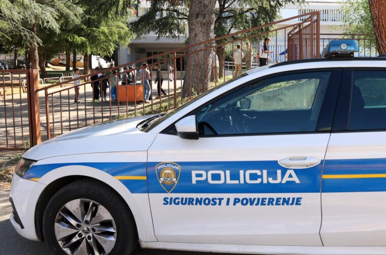 ibenik: Na dojavu o minsko eksplozivnim sredstvima  u kolama vri se sigurnosna evakuacija u?enika