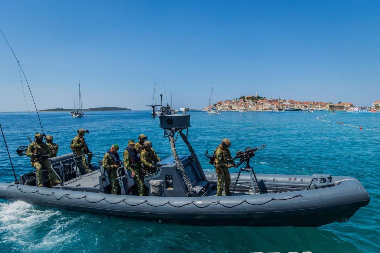 Primošten: Borbena moć 26 na pomorskom vojnom poligonu „Žirje“