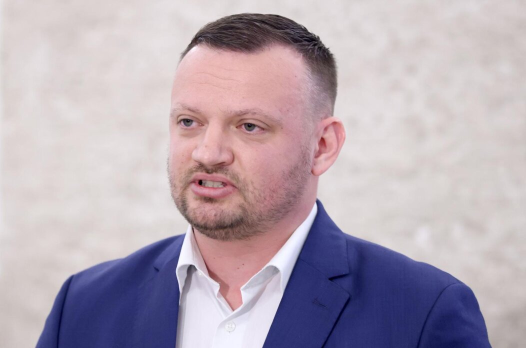 Zagreb: Viktor Šimunić u DIP-u predao svoju kandidacijsku listu nezavisnih