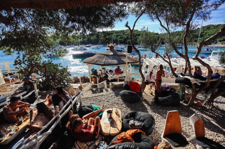 Hvar: Uvala Vinogradi?e omiljeno je odredite nauti?ara