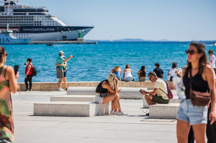 Split: Turisti u šetnji Rivom