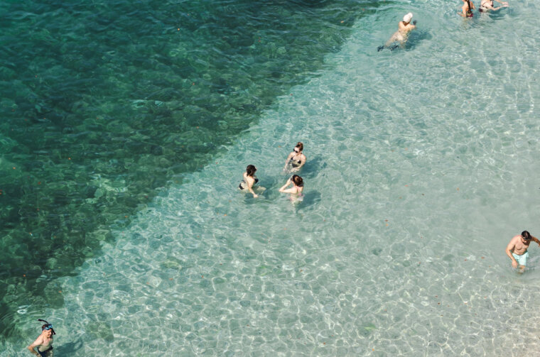 Ilustrativna Pećine plaža kupači -1322