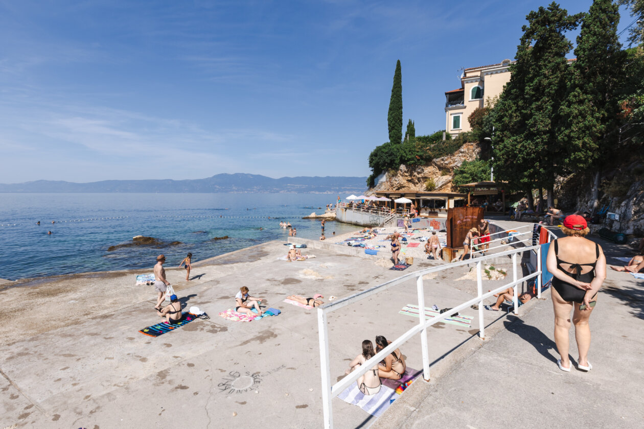 Ilustrativna Pećine plaža kupači gradska plaža Grčevo-1363