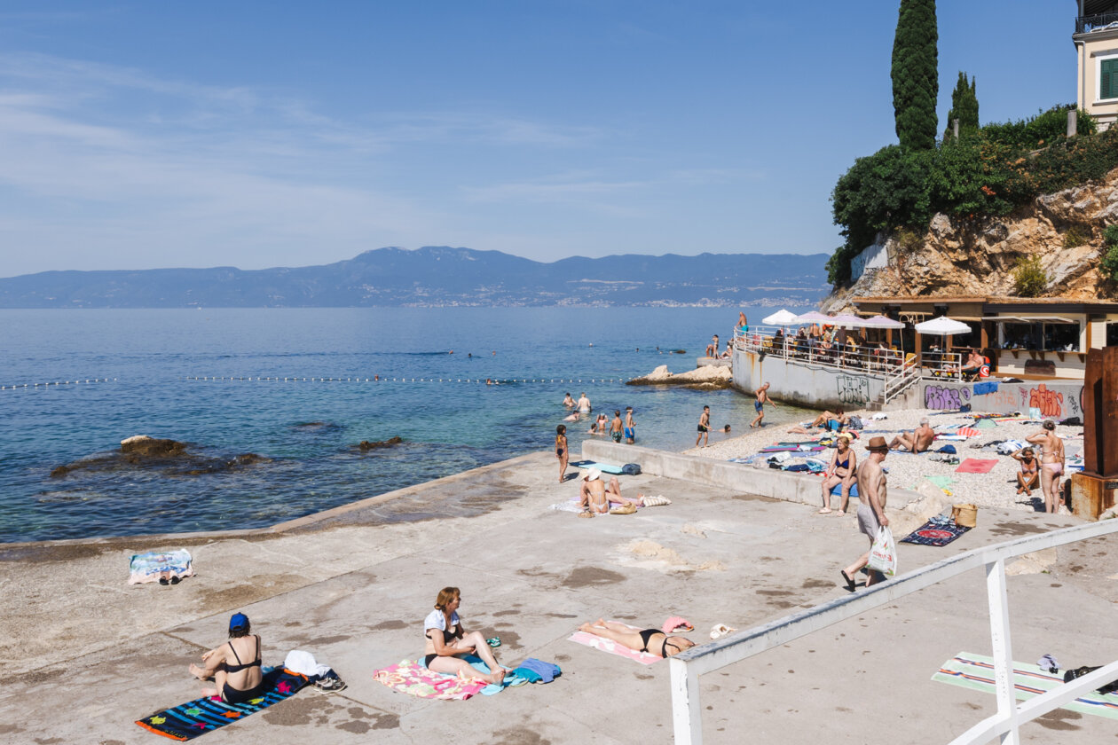 Ilustrativna Pećine plaža kupači gradska plaža Grčevo-1366