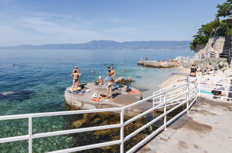 Ilustrativna Pećine plaža kupači gradska plaža Grčevo-1369