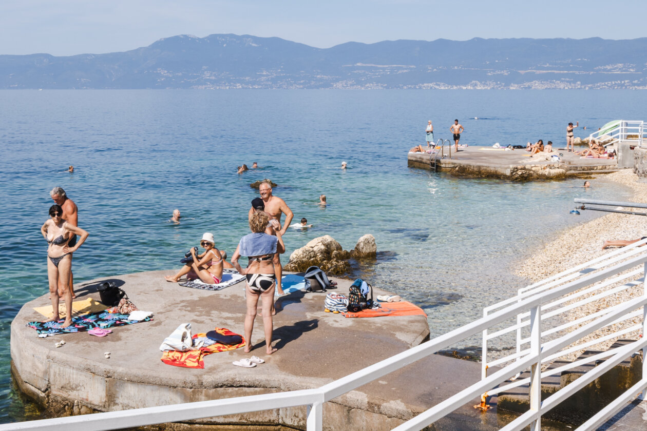 Ilustrativna Pećine plaža kupači gradska plaža Grčevo-1370