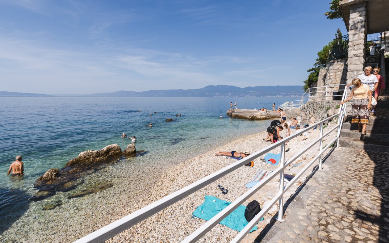 Ilustrativna Pećine plaža kupači gradska plaža Grčevo-1373