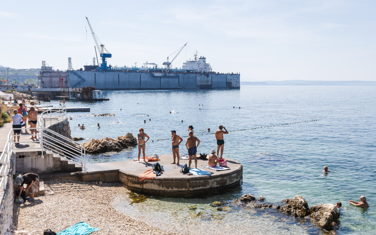 Ilustrativna Pećine plaža kupači gradska plaža Grčevo-1377