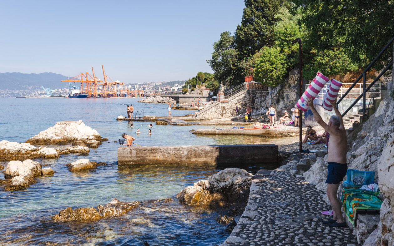 Ilustrativna Pećine plaža kupači gradska plaža Grčevo-1379